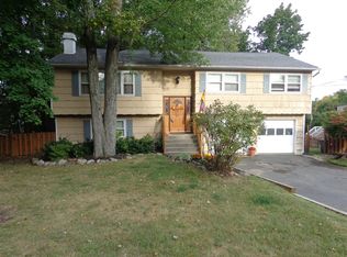160 Old Middletown Rd, Pearl River, NY 10965