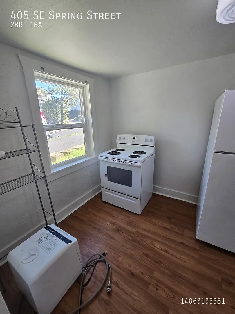 Fresh Updates and a comfortable place to call home! — Photo 4