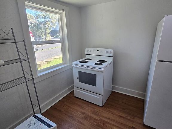 4th image of 405 SE Spring St