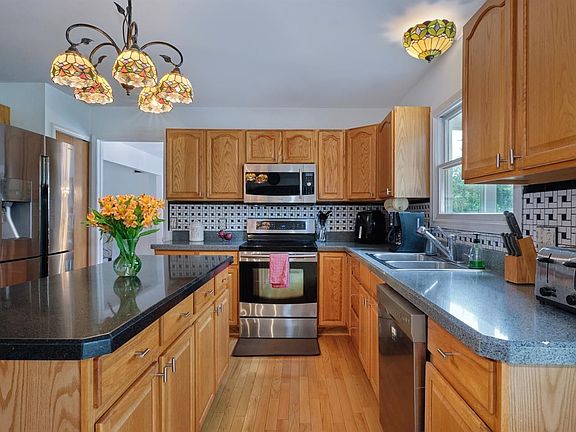 5th image of 11988 Appletree Ln