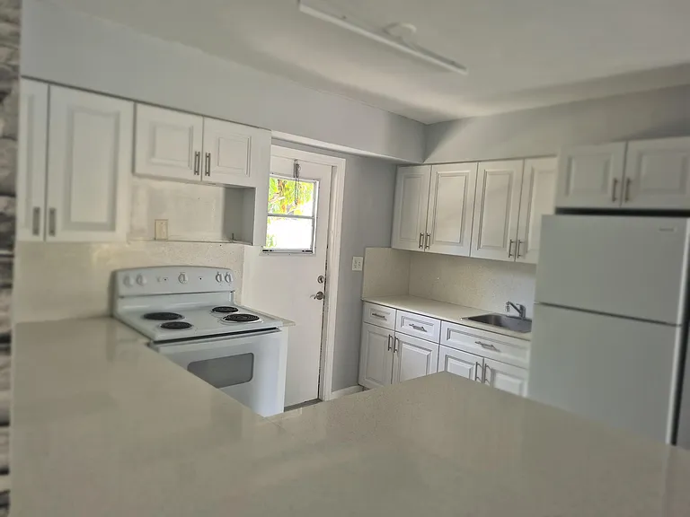 7221 Venetian St #4 — Photo 3