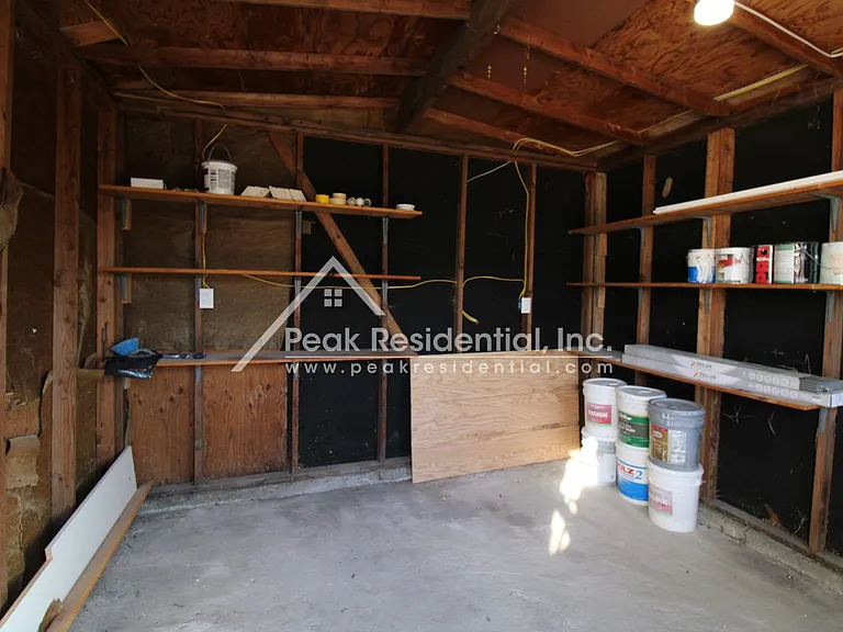 1042 Las Palmas Ave — Photo 29
