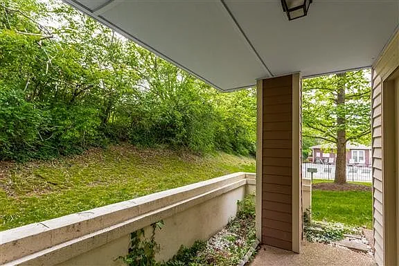 202 Hillsboro Pl — Photo 15