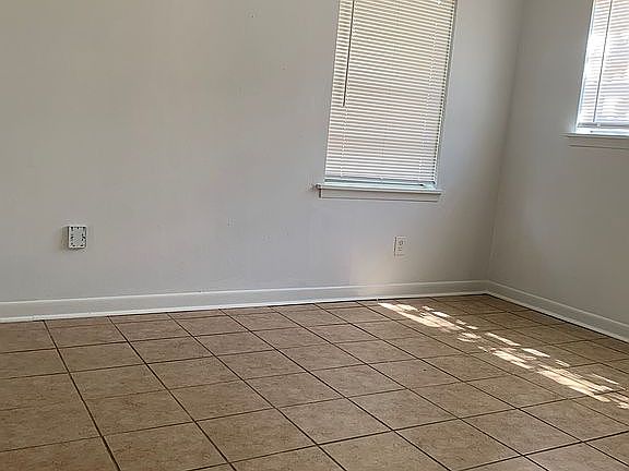 4th image of 4719 Okeefe St