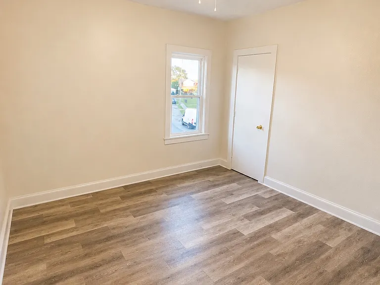 4933 Turney Rd — Photo 9
