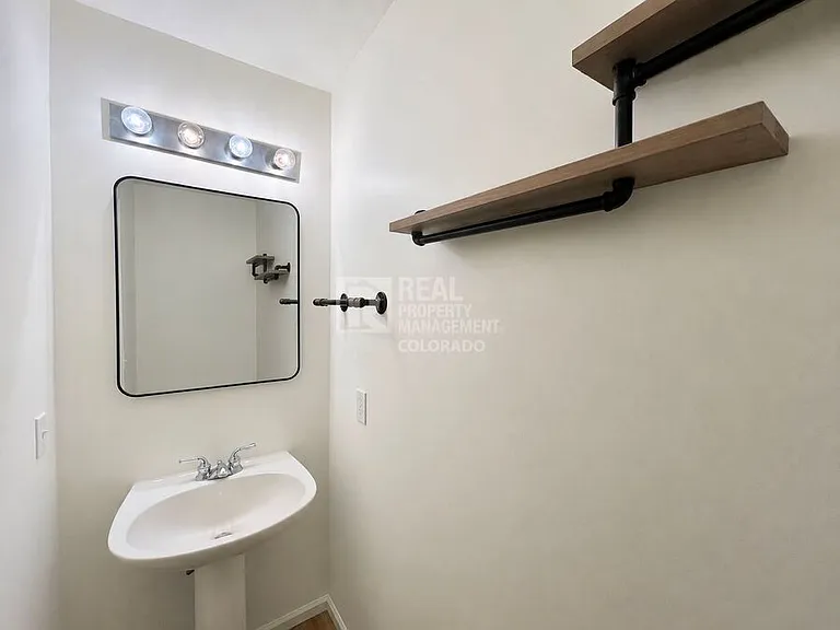 1385 Laurenwood Way — Photo 8