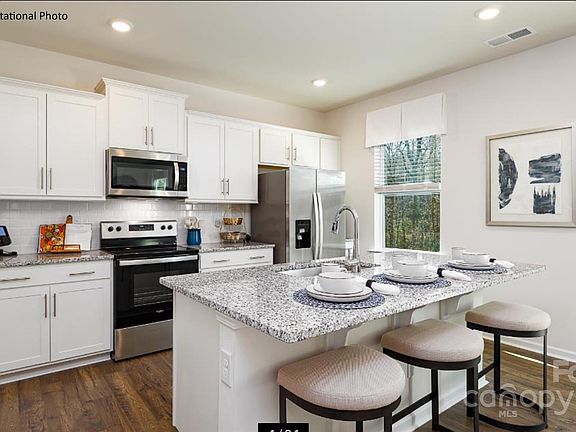 4th image of 239 Brinkley Dr #101