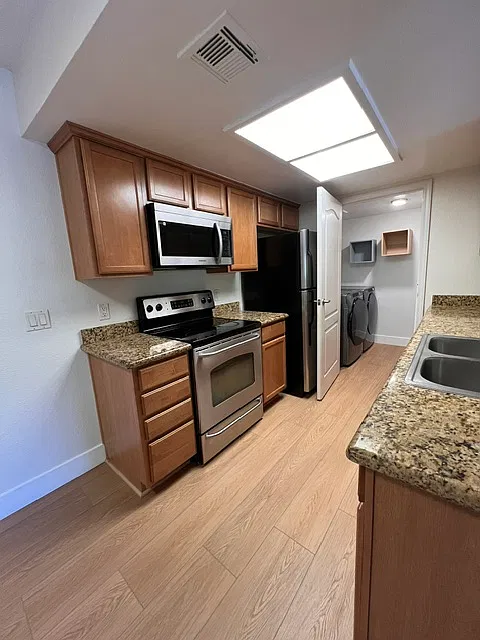 1 bed, 704 sqft, $2,580 — Photo 4