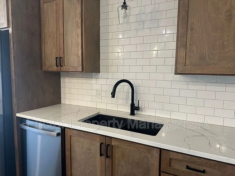 2 bed, 1.0 bath, 900 sqft, $1,550 — Photo 4