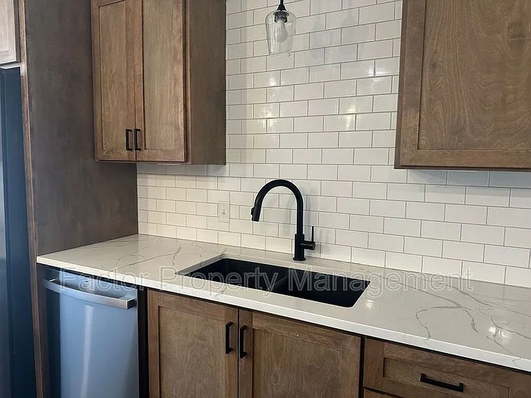 235 Belgrade Ave #302 — Photo 4