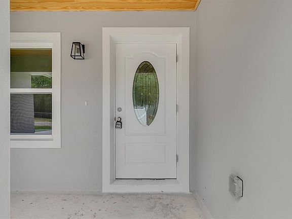 3rd image of 413 Poppy Ln