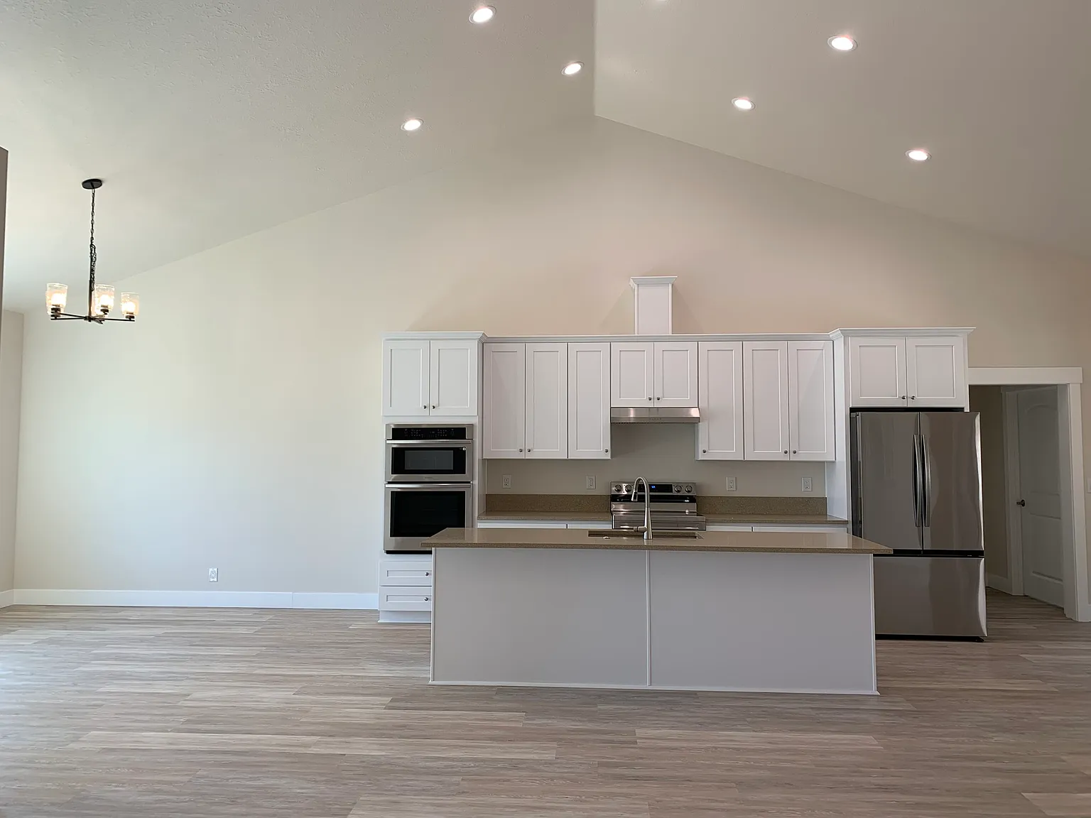 3 bed, 2100 sqft, $3,500 — Photo 4