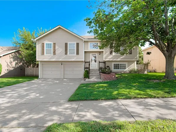 626 E 15th St, Eudora, KS 66025