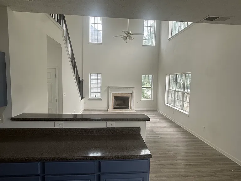 705 Waveland Ave — Photo 5