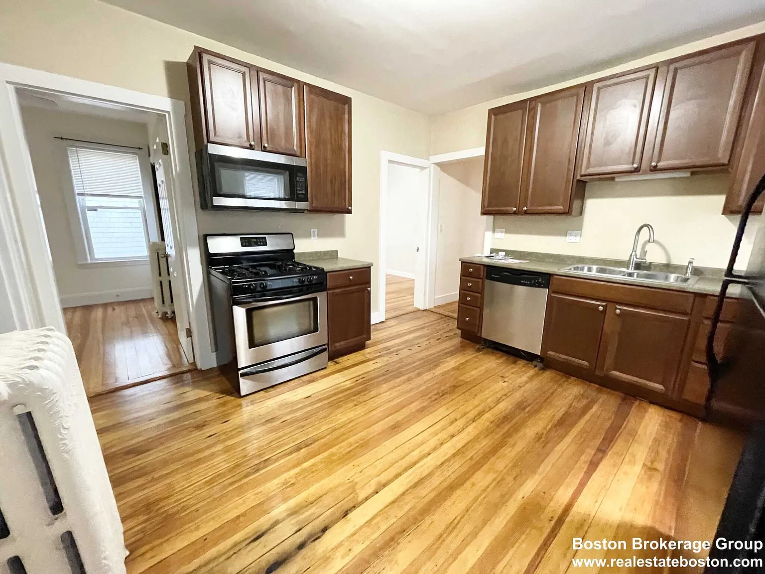 4 bed, $4,800 — Photo 1