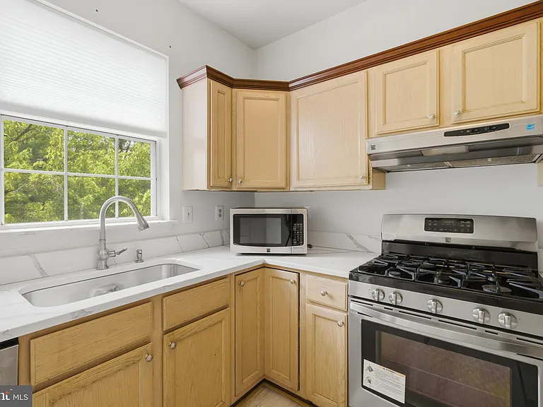 2449 Clover Field Cir — Photo 18