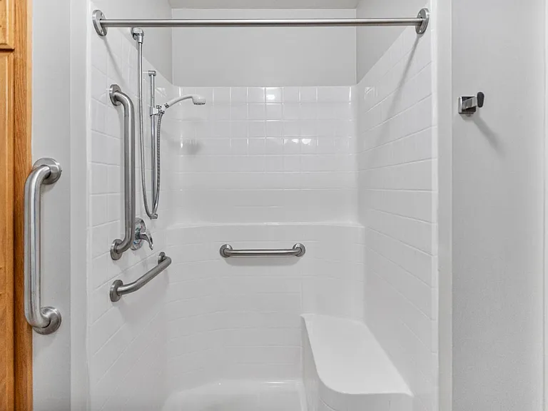 Kenyon Garden Apartments — Photo 18