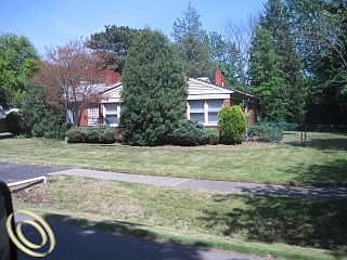 1st image of 27350 Bloomfield Dr