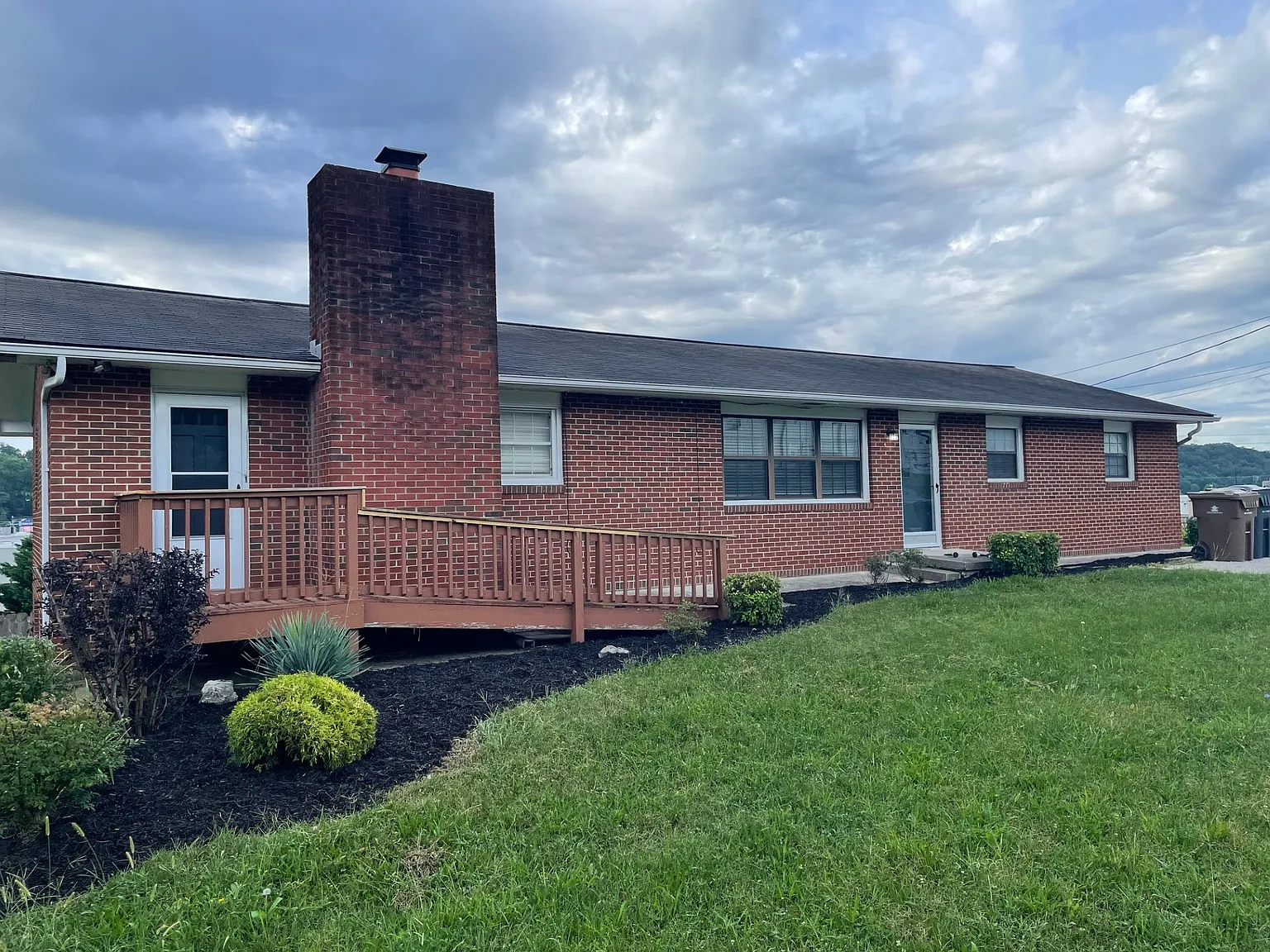4 bed, 2860 sqft, $1,850 — Photo 2