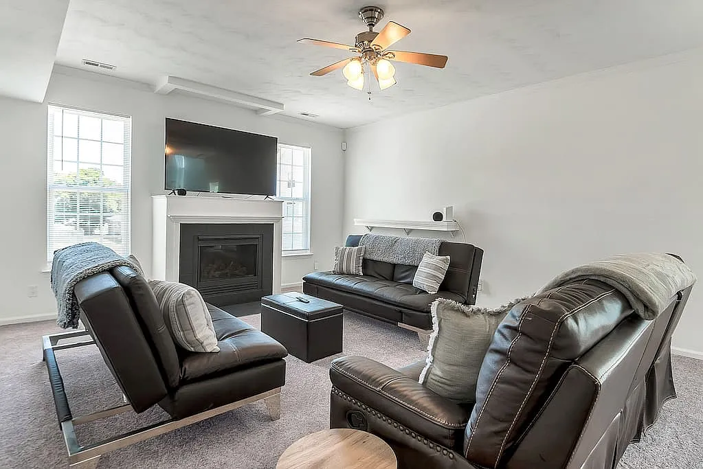 3 bed, 1977 sqft, $4,600 — Photo 1