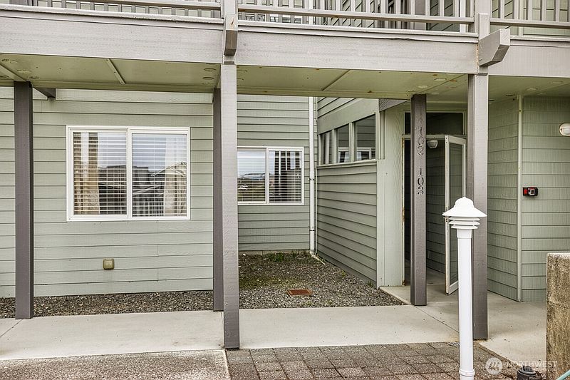 5th image of 1443 Ocean Shores Boulevard SW #102
