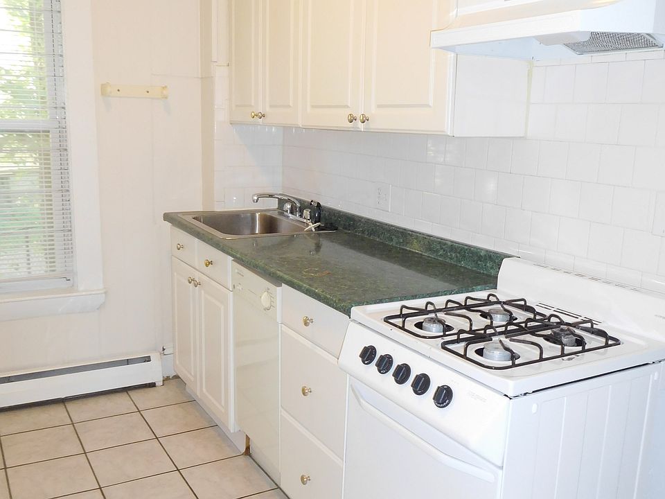 2nd image of 1 Ashford Ct #102