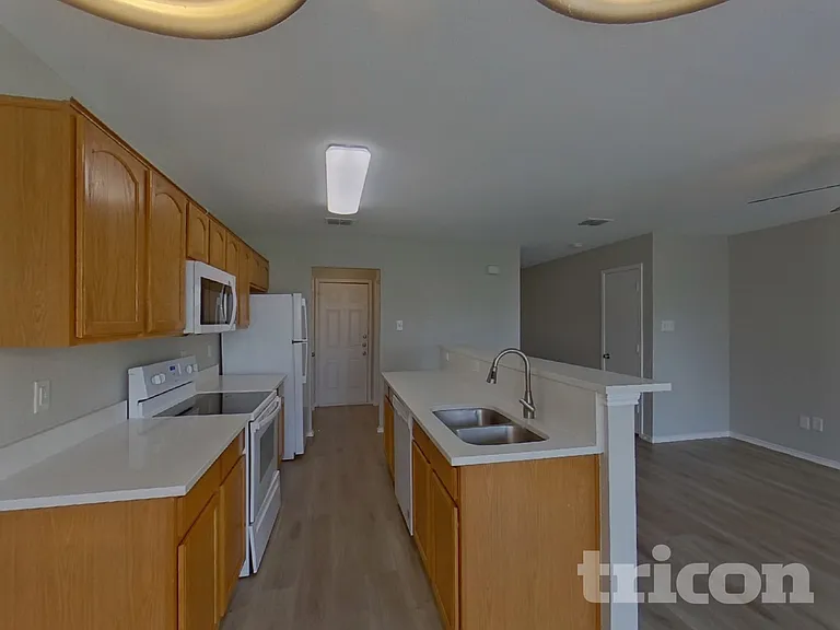 1461 Pine Ln — Photo 6