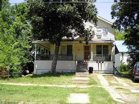 1st image of 821 Cedar St