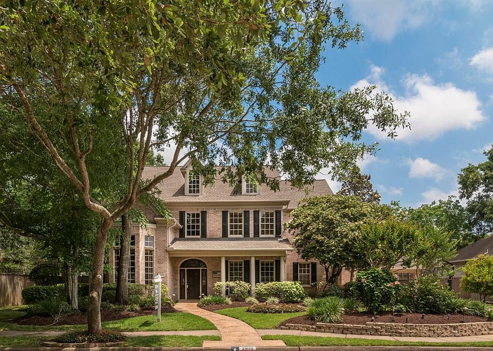 Welcome to Acorn Wood Way in Bay Oaks!