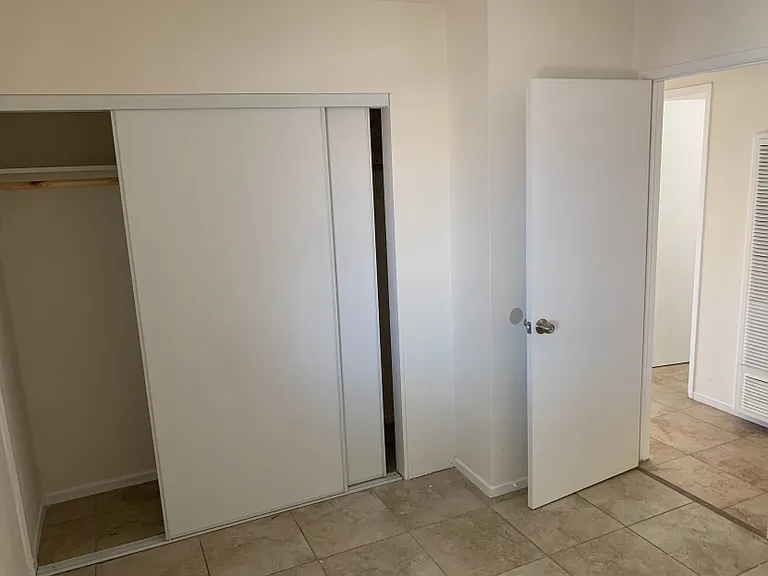 1ST BEDROOM W/ CLOSET