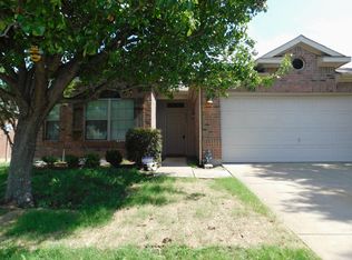 8613 Sagebrush Trl, Aubrey, TX 76227