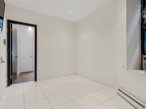 3rd image of 170 W 109th St APT 1E