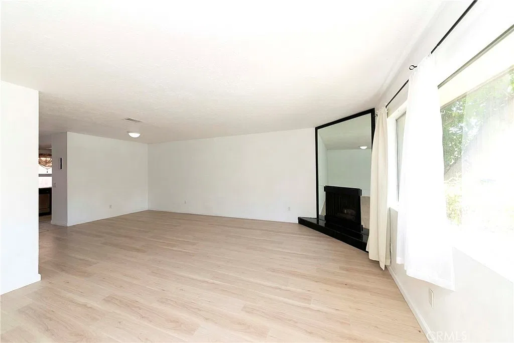 2 bed, 2.5 bath, 1254 sqft, $3,000 — Photo 2