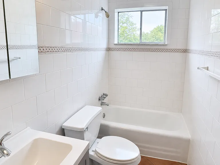 Hardwood 1-Bedroom (Unit 101)