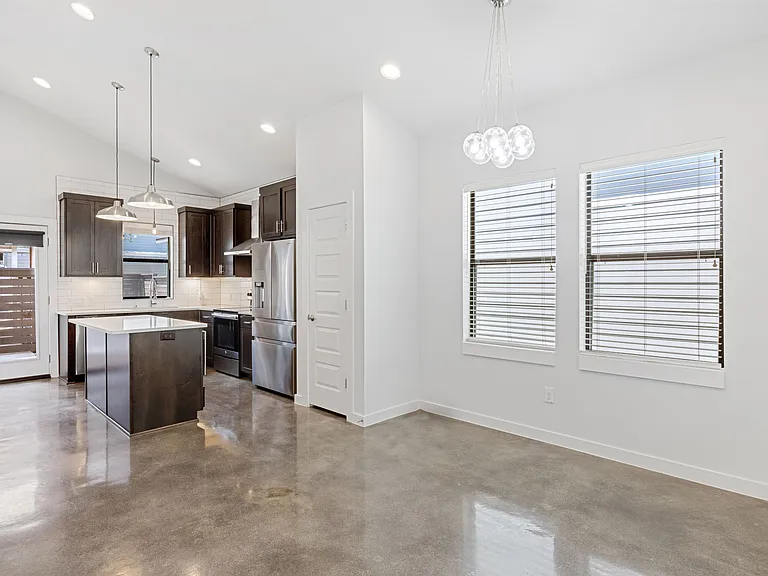 1114 N Olive St — Photo 7