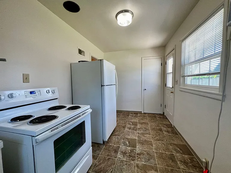 2608 Bonnie Doon Ave — Photo 7