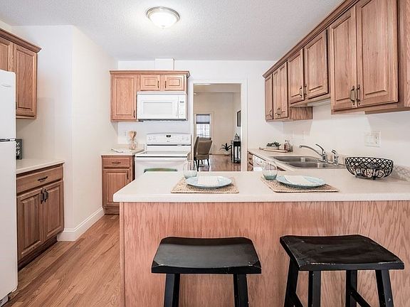 2nd image of 23 Lodge Ln #23