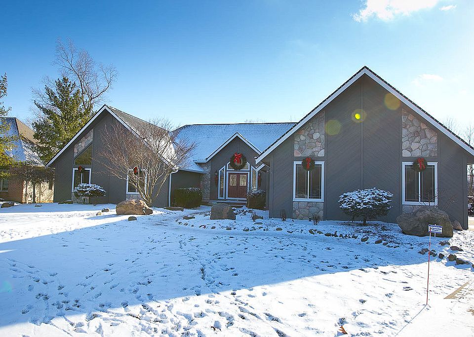 1st image of 8796 Pointe Dr