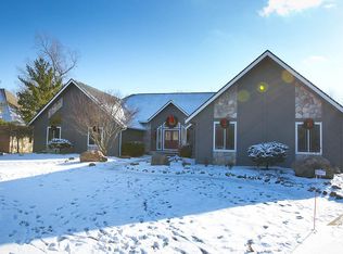 8796 Pointe Dr, Broadview Heights, OH 44147