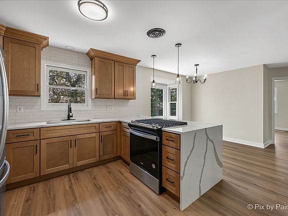 5th image of 355 Hilltop Dr