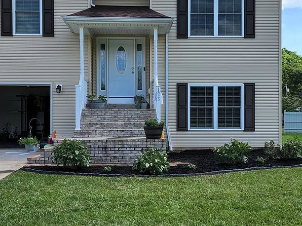 123 Helen Ave, Poca, WV 25159
