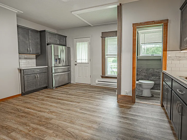 4252 Hartland Rd — Photo 6