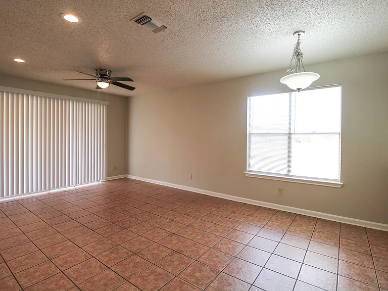 961 Schertz Pkwy — Photo 4