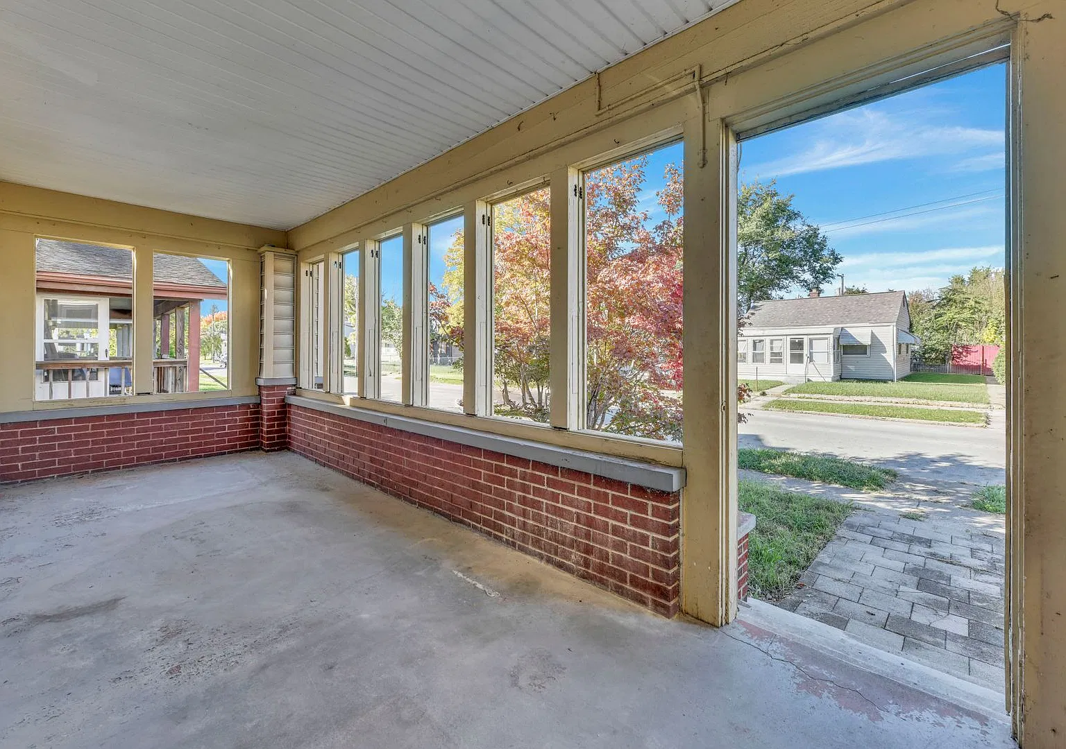 Spacious 3-Bedroom Home with Flexible Bonus Space, Basement & Detached Garage | South Linden | $1... — Photo 3