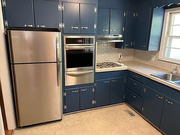 4th image of 811 Blanton St
