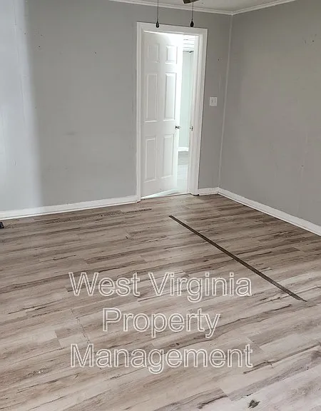 132 S Hill St — Photo 9