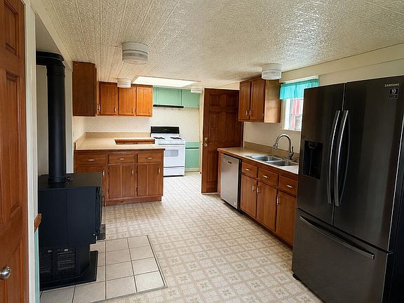 2nd image of 106 Morse District Road S