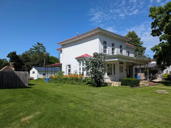 120 5th Ave E, Cresco, IA 52136