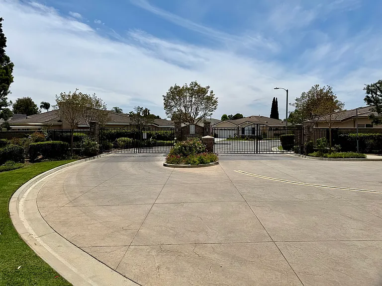 27 Carriage Ln — Photo 5