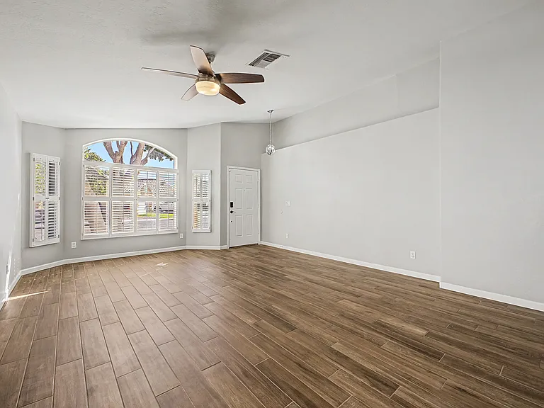 1321 N Malibu Ln — Photo 2